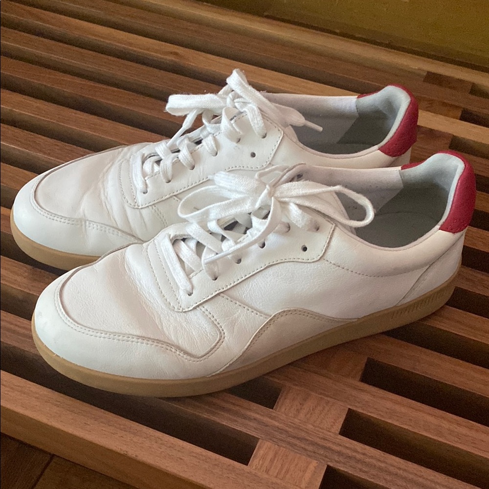Everlane white leather sneakers